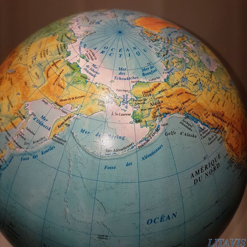 Globe Terrestre, Carte De La Terre Bleu Clair, Flottant Sur Un